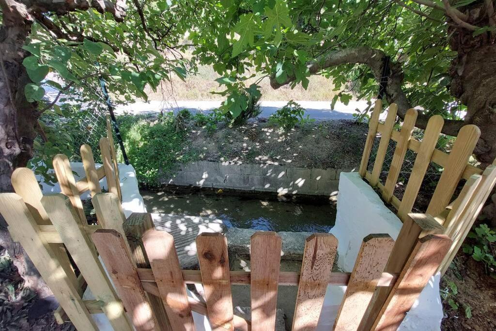 La Huerta Del Castillo Con Su Caz De Agua - Enjoy Life & Relax Castillo de Locubin Luaran gambar