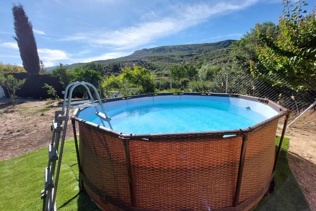 La Huerta Del Castillo Con Su Caz De Agua - Enjoy Life & Relax Castillo de Locubin Luaran gambar
