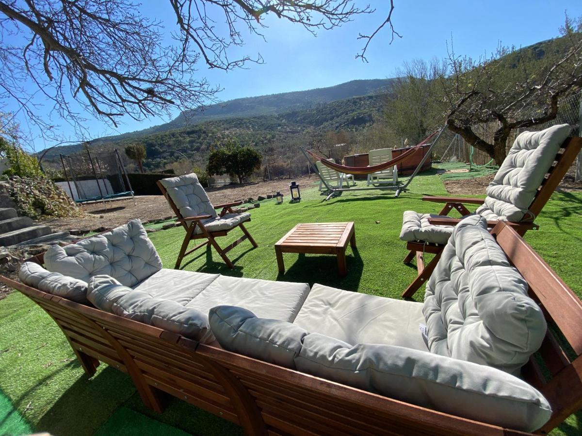 La Huerta Del Castillo Con Su Caz De Agua - Enjoy Life & Relax Castillo de Locubin Luaran gambar
